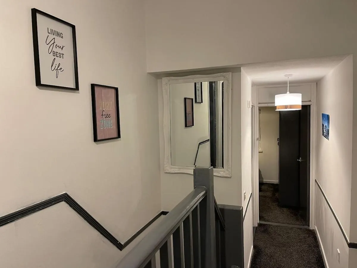 5 Bedroom House - 10 Beds - City Centre - Parking Cardiff Holiday home