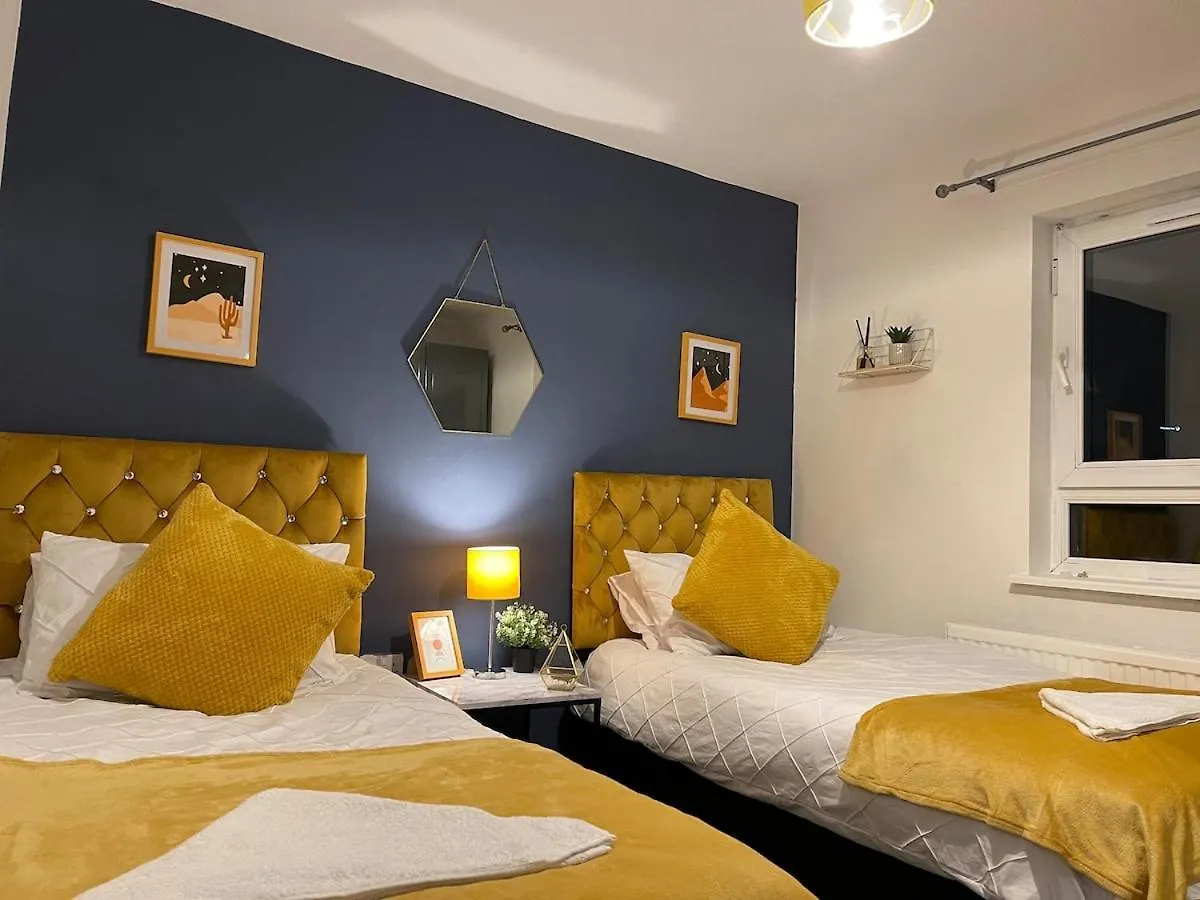 Holiday home 5 Bedroom House - 10 Beds - City Centre - Parking Cardiff