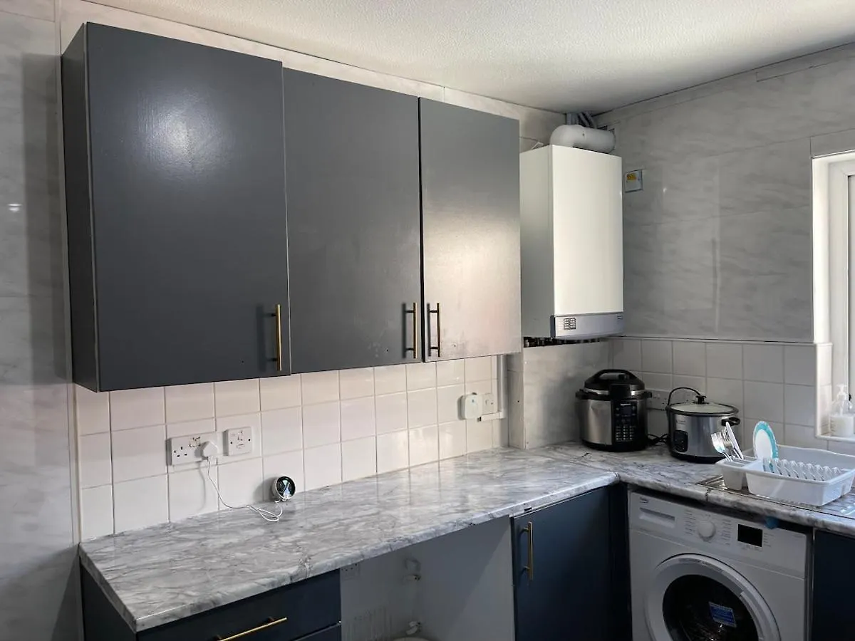 5 Bedroom House - 10 Beds - City Centre - Parking Cardiff Holiday home