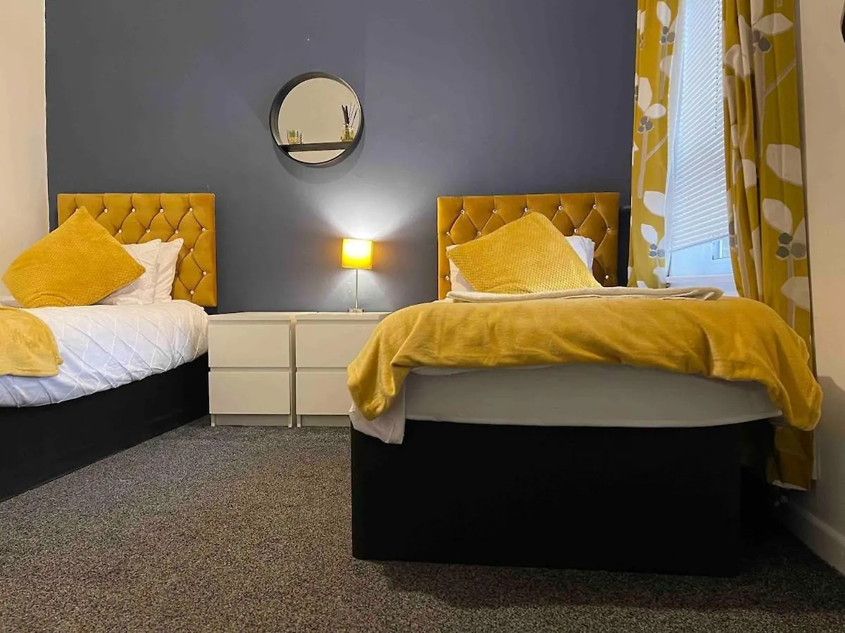 Holiday home 5 Bedroom House - 10 Beds - City Centre - Parking Cardiff