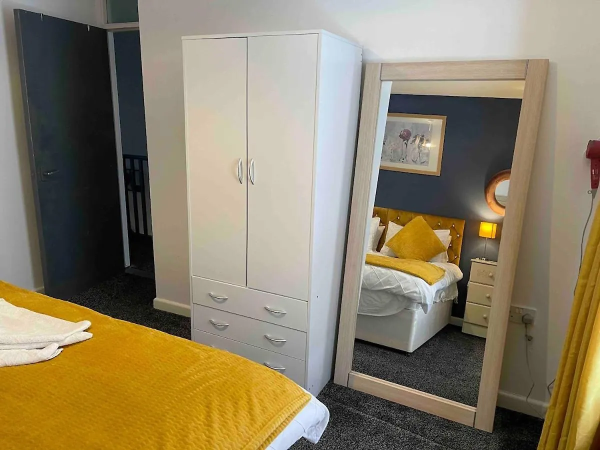 5 Bedroom House - 10 Beds - City Centre - Parking Cardiff 0*,