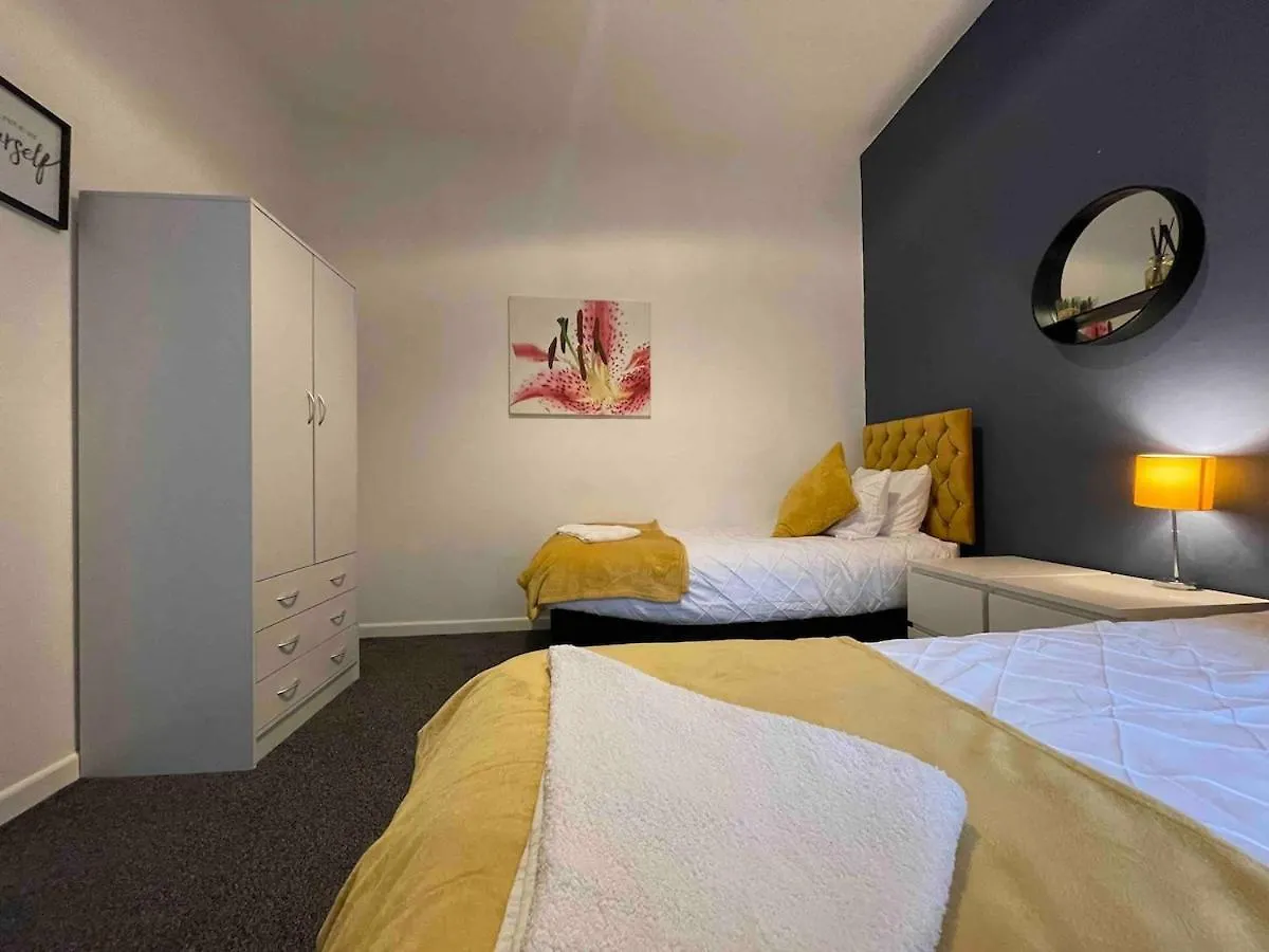 Holiday home 5 Bedroom House - 10 Beds - City Centre - Parking Cardiff