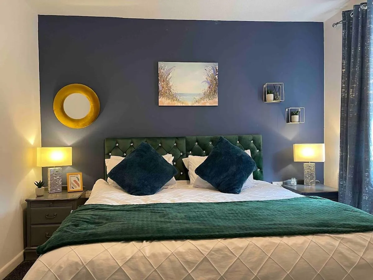 5 Bedroom House - 10 Beds - City Centre - Parking Cardiff Holiday home
