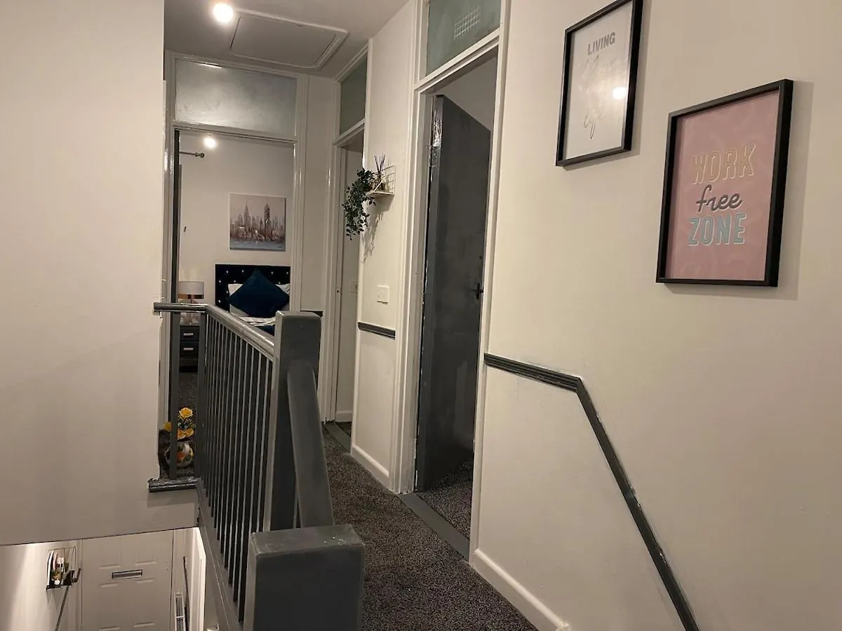 Vakantiehuis 5 Bedroom House - 10 Beds - City Centre - Parking Cardiff