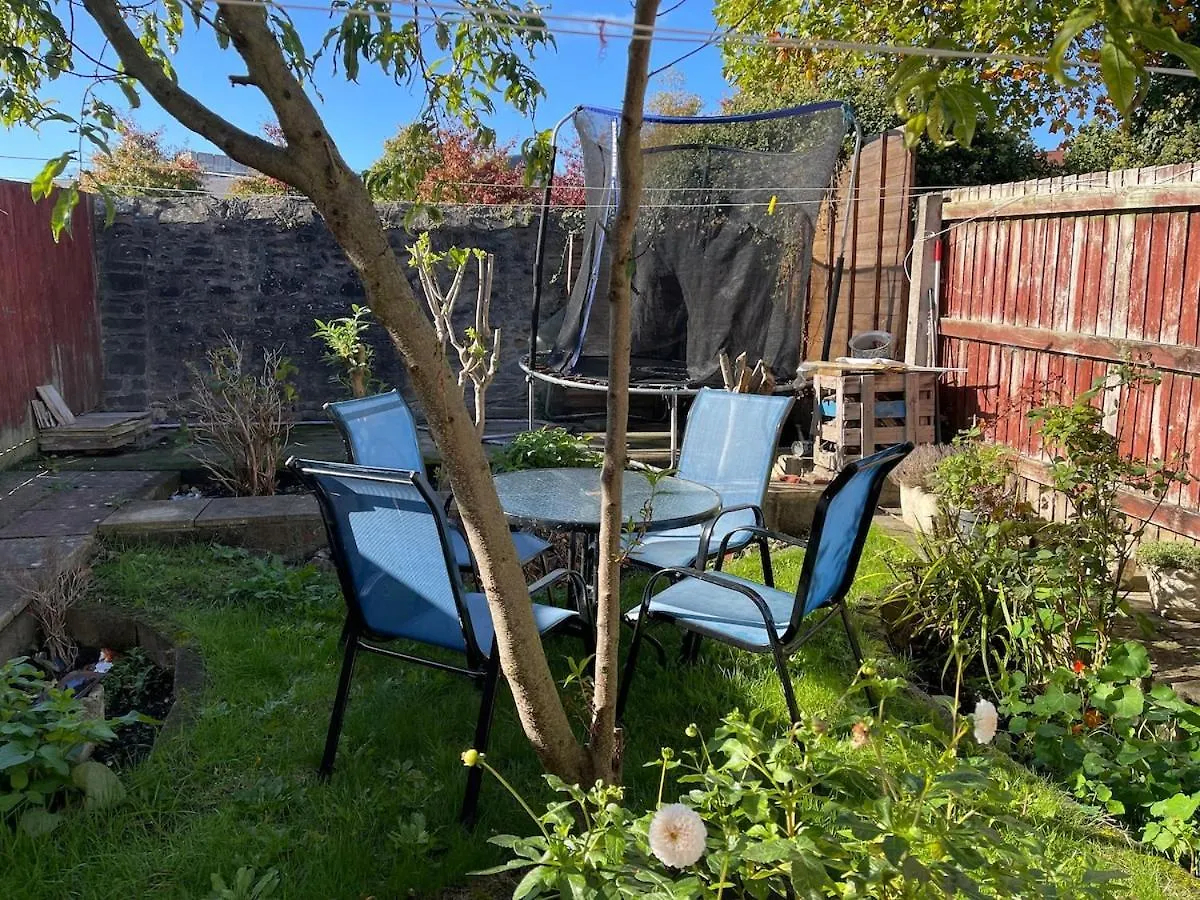 5 Bedroom House - 10 Beds - City Centre - Parking Cardiff 0*,  Verenigd Koninkrijk