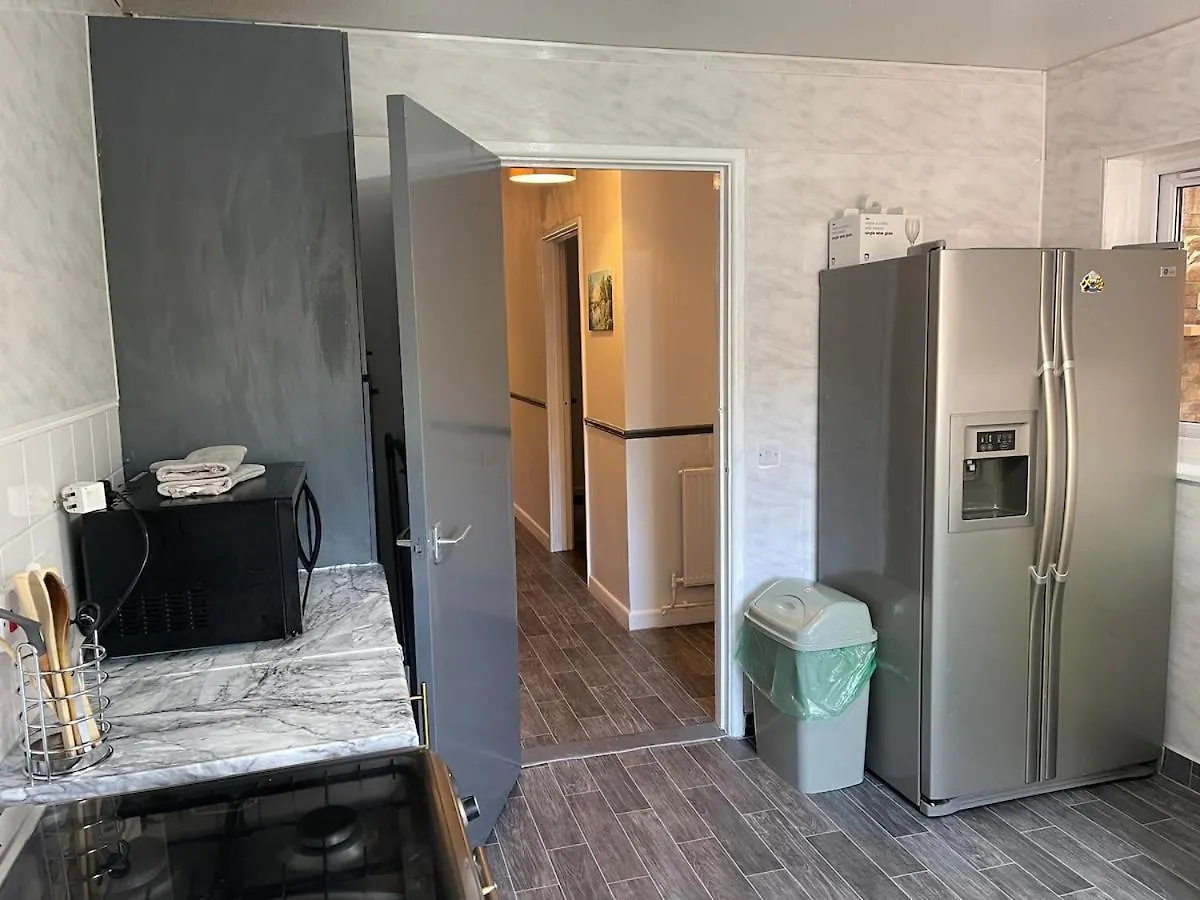 5 Bedroom House - 10 Beds - City Centre - Parking Cardiff