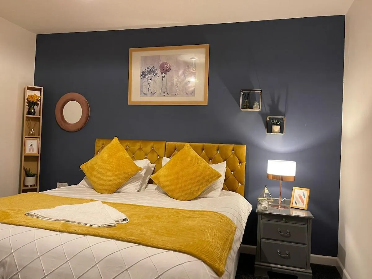 5 Bedroom House - 10 Beds - City Centre - Parking Cardiff 0*,  Verenigd Koninkrijk